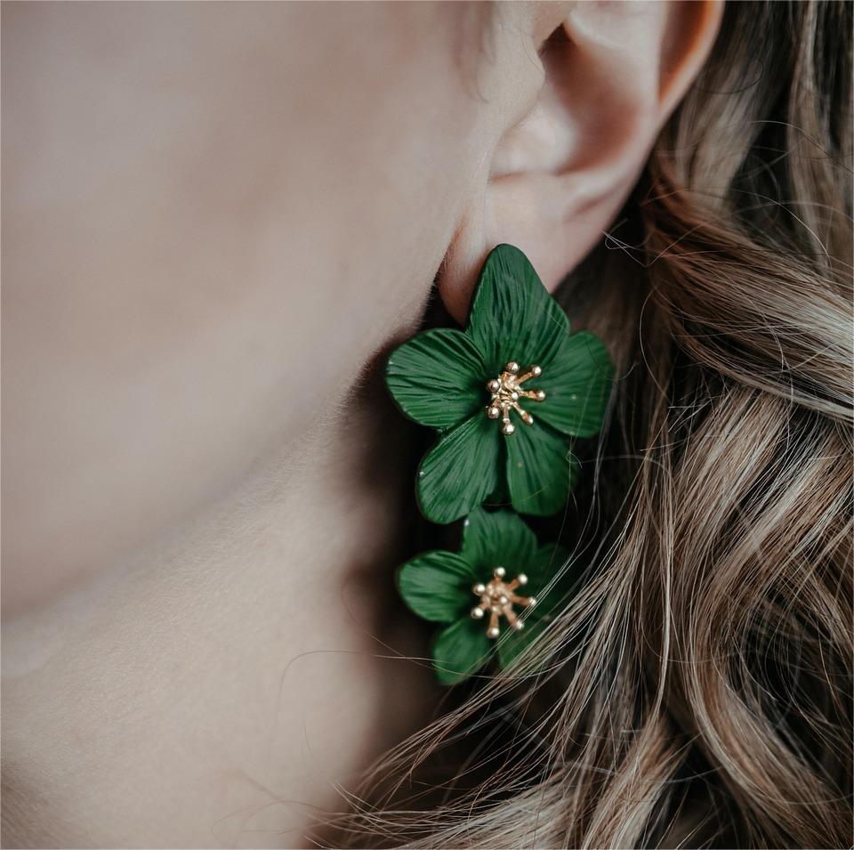 Experience the elegance and comfort of flat-back earrings—lightweight, hypoallergenic, and perfect for all-day wear. Green Flatback Earring – The Perfect Blend of Comfort & Style